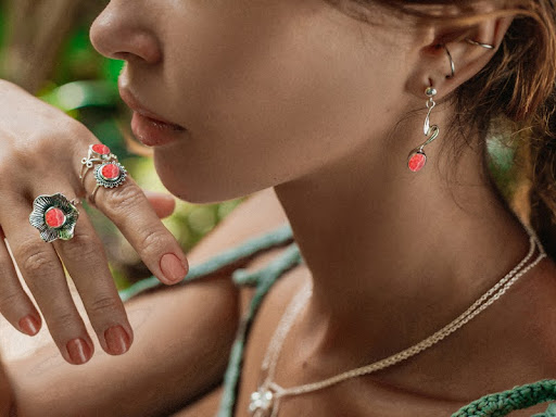 Jewelry made from Rhodochrosite: The Stone That Feels Hug-Like