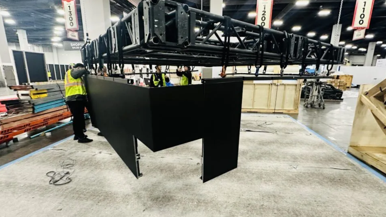 Which Videowall Ground Support Do You Prefer? Truss or Ladder System?